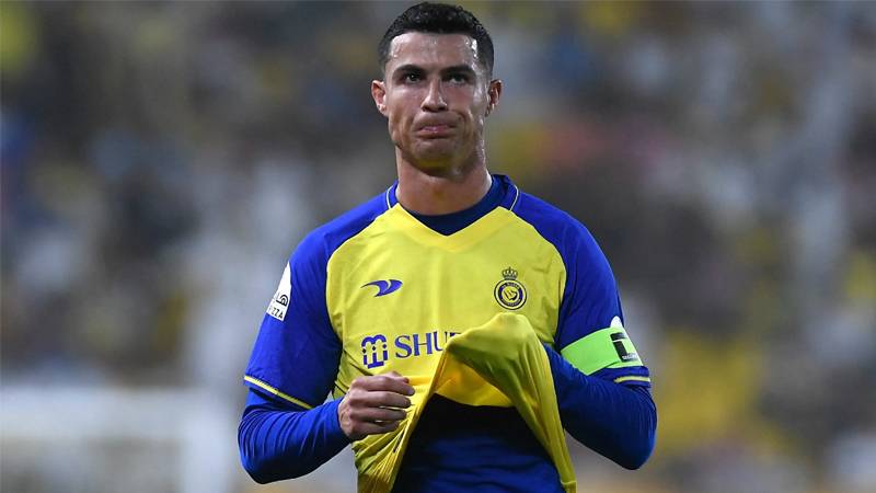 Ronaldo fotoğraf çektirmek isteyen antrenörü itti