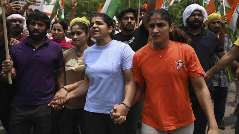 Hindistan’da “cinsel istismar” protestolarına katılan kadın güreşçilere dava