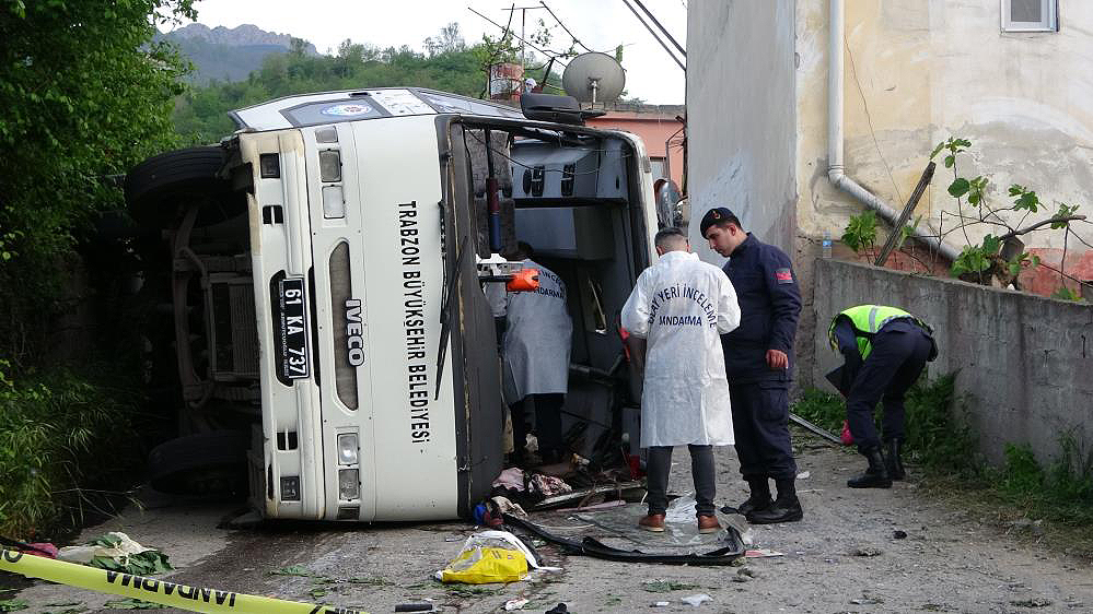 Trabzon’da belediye otobüsü devrildi: 4 kişi hayatını kaybetti, 37 kişi yaralı