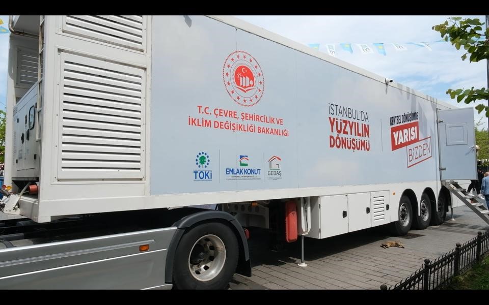 Bakan Kurum, “Yarısı Bizden” TIR’ı ayağınıza geliyor