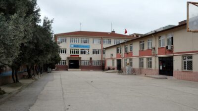Bursa’da okulda dehşet! Veli okul bastı, silahını konuşturdu