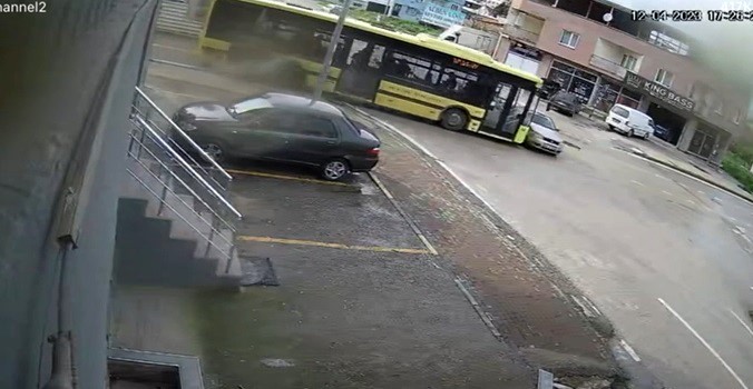 Bursa’da yolcu otobüsü kaza yaptı!