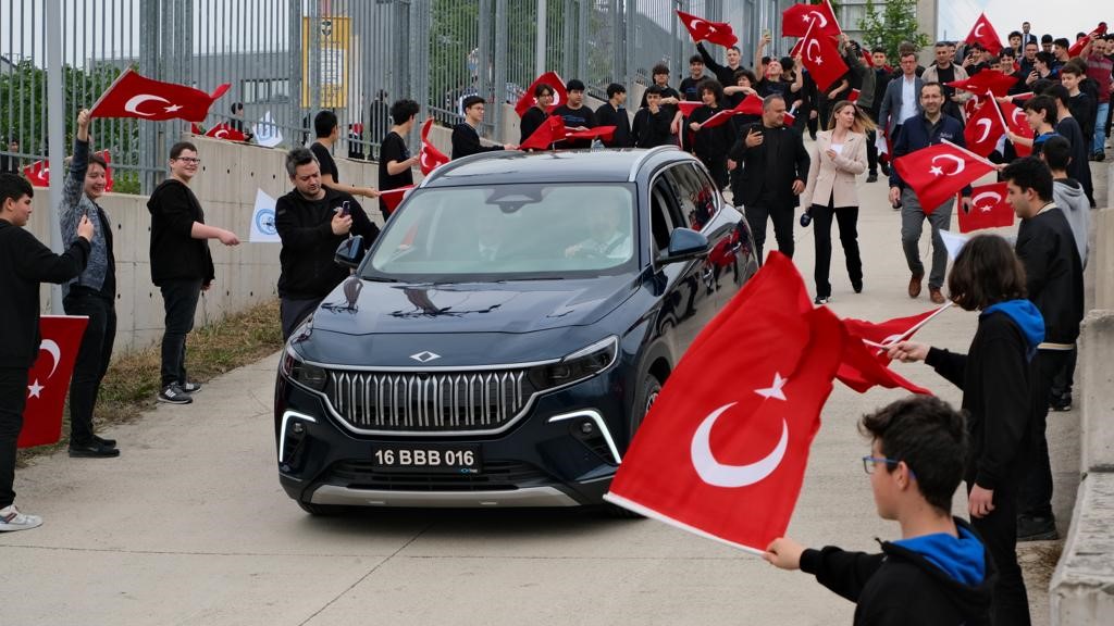 Bursa’da otomotiv öğrencileri Togg’a hayran kaldı