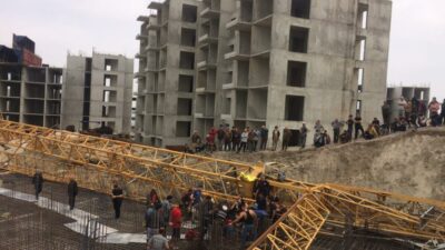 Bursa’da iş kazası: Devrilen vincin altında kaldı