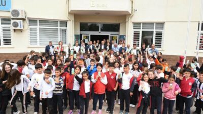 Bursa’da öğrencilere süt ikram edildi