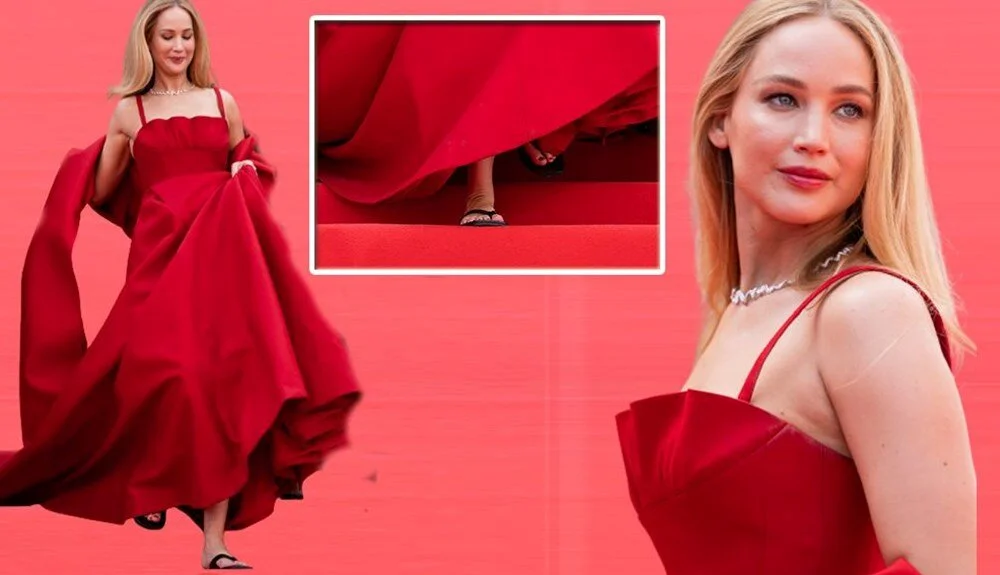 Jennifer Lawrence kırmızı halıda terlik giydi