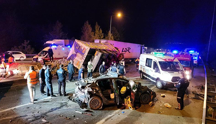 Zincirleme trafik kazası: 7 kişi hayatını kaybetti, 7 yaralı