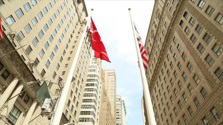 Wall Street’te Türk bayrağı göndere çekildi