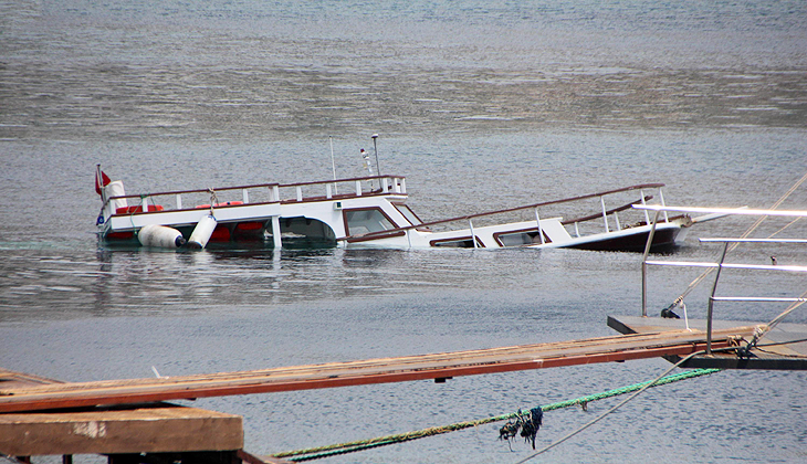 Bodrum’da su alan tekne battı