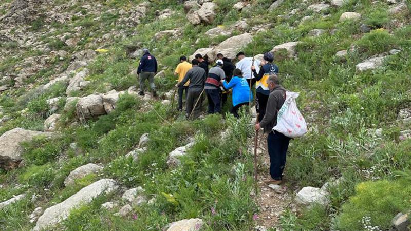 Dağda rahatsızlanan kişi ambulans helikopterle hastaneye ulaştırıldı