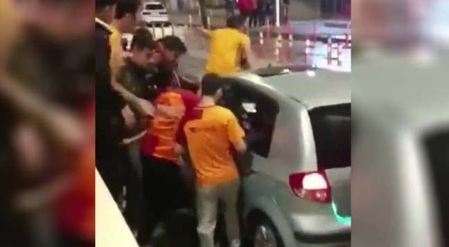 Şampiyonluk kutlamasında döner bıçaklı, sopalı kavga