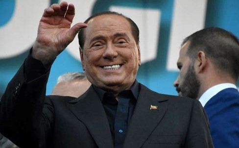 Eski İtalya Başbakanı Berlusconi 45 gün sonra taburcu oldu