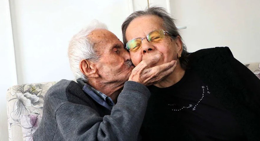 65 yıldır bitmeyen aşk! ‘En uzun süredir evli çift’ unvanına sahipler