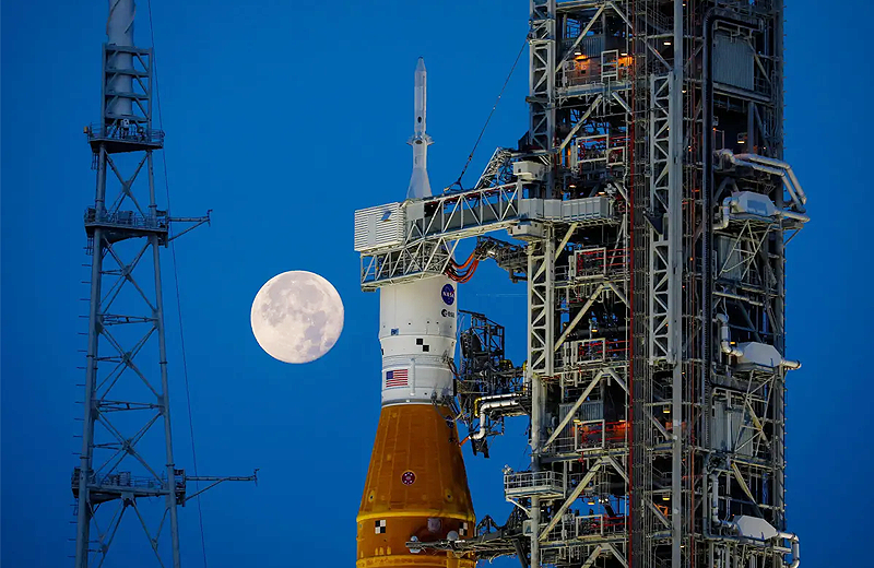 NASA’nın ay roketi programın 6 yıl gerisinde kaldı
