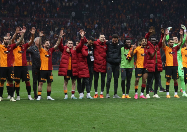 Galatasaray’ın kutlamasında Fenerbahçelileri kızdıran tezahürat