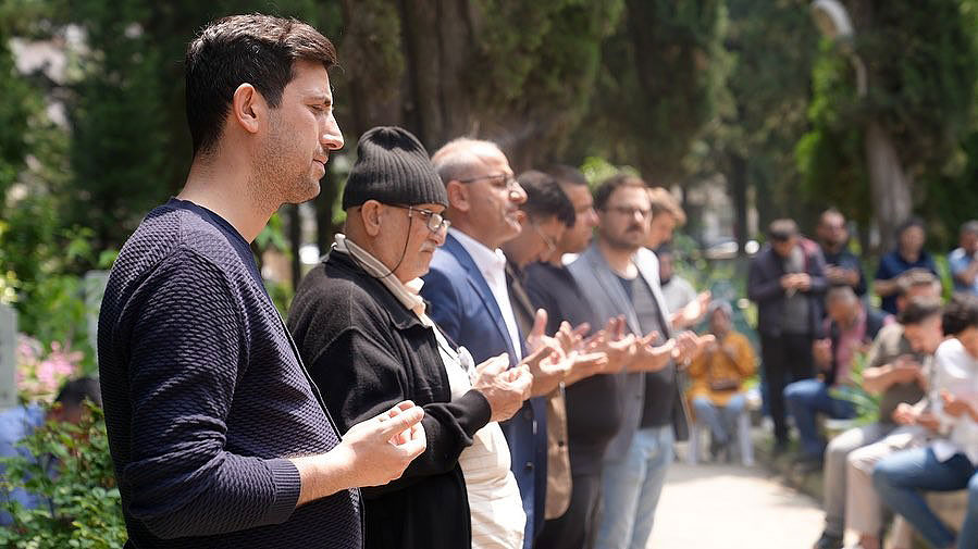 Cüneyt Yıldız kabri başında anıldı