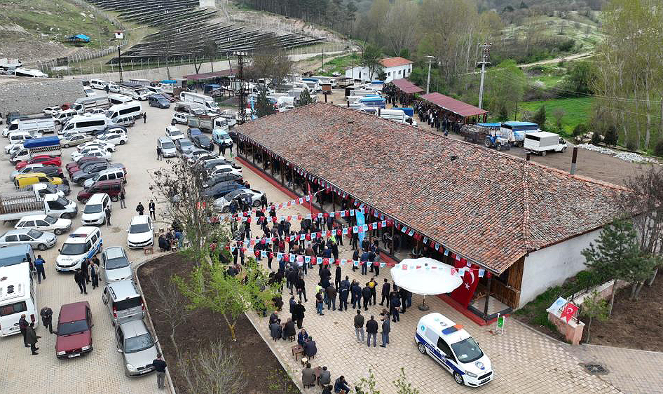 Kavurması ve güveciyle ünlü Tarihi Cuma Pazarı yenilendi