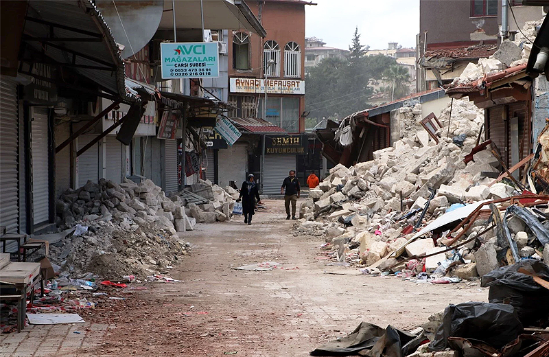 Depremin yıktığı Tarihi Uzun Çarşı hayata dönüyor
