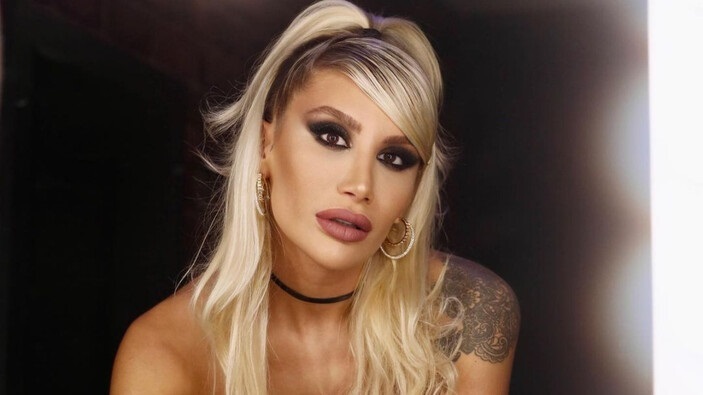 İrem Derici’den aşk pozları