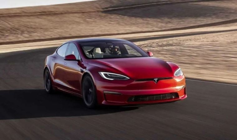 Tesla’dan iki yeni elektrikli araç duyurusu