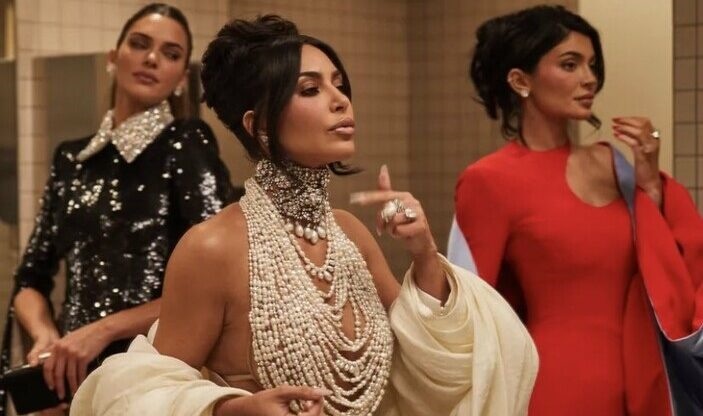 Kim Kardashian incili kostümüyle galaya damga vurdu