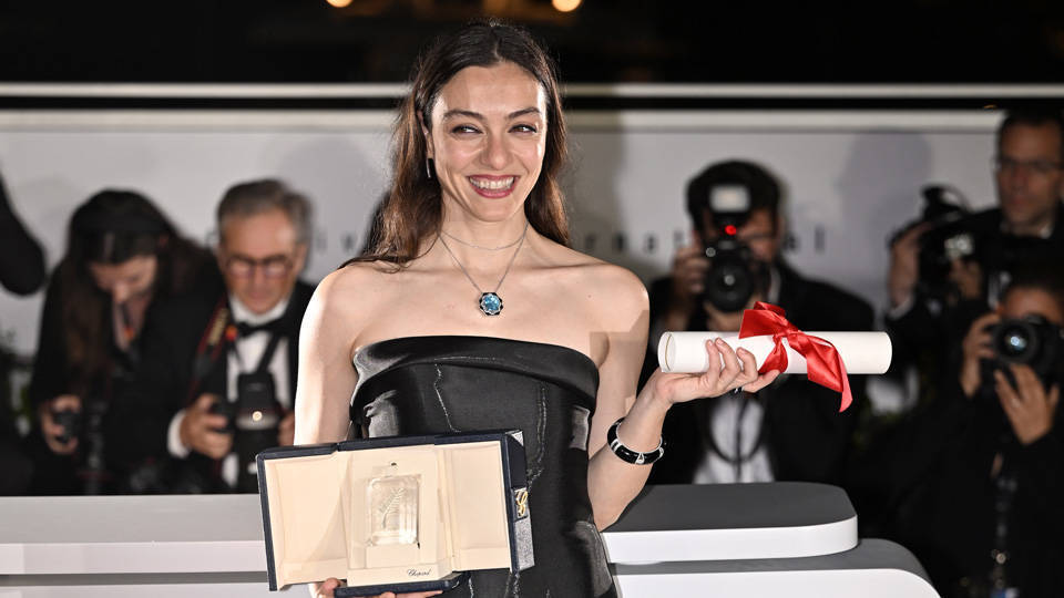 Merve Dizdar Alice Müzikali’nde dakikalarca alkışlandı