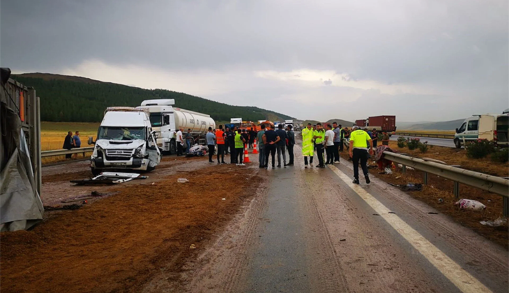 TAG Otoyolu’nda zincirleme kaza: İki ölü, 20 yaralı