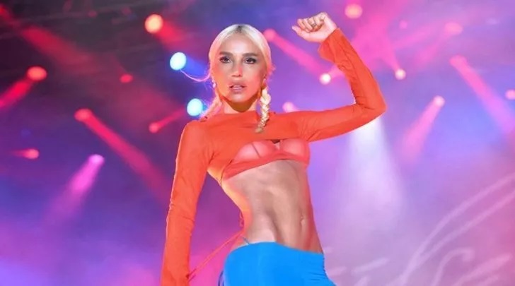 Gülşen sahne tarzıyla yine gündem oldu