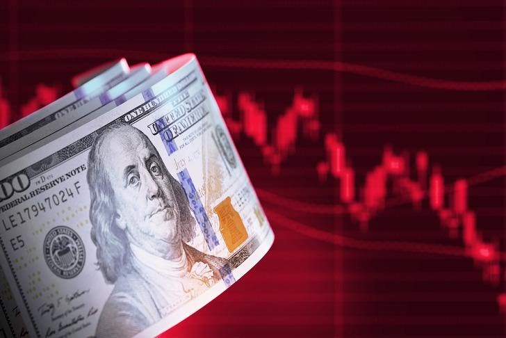 Yeni hafta rekorla başladı: Dolar kurunda aylık yükseliş 4 lirayı geçti