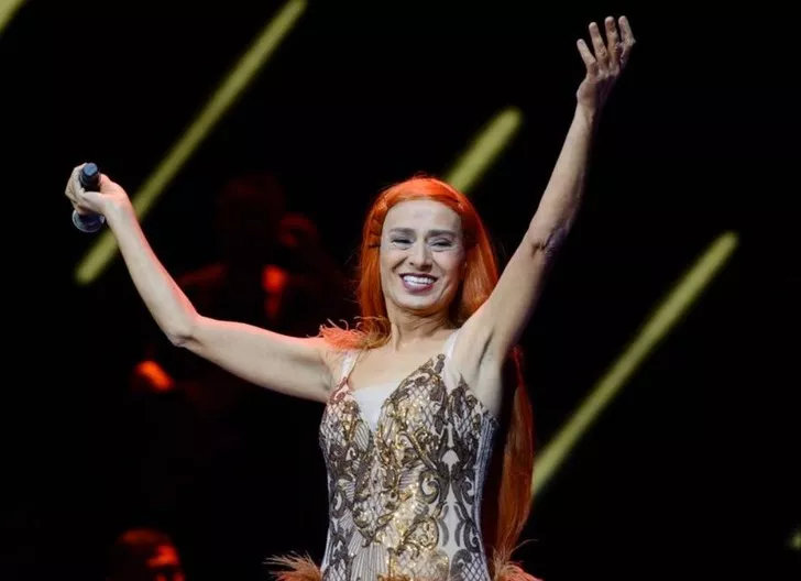 Yıldız Tilbe asker tıraşı oldu
