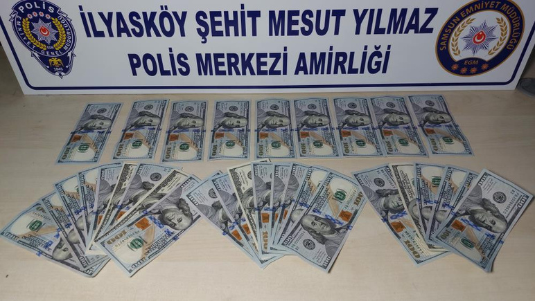 Çöpte bulduğu 3 bin 200 doları sahibine teslim etti