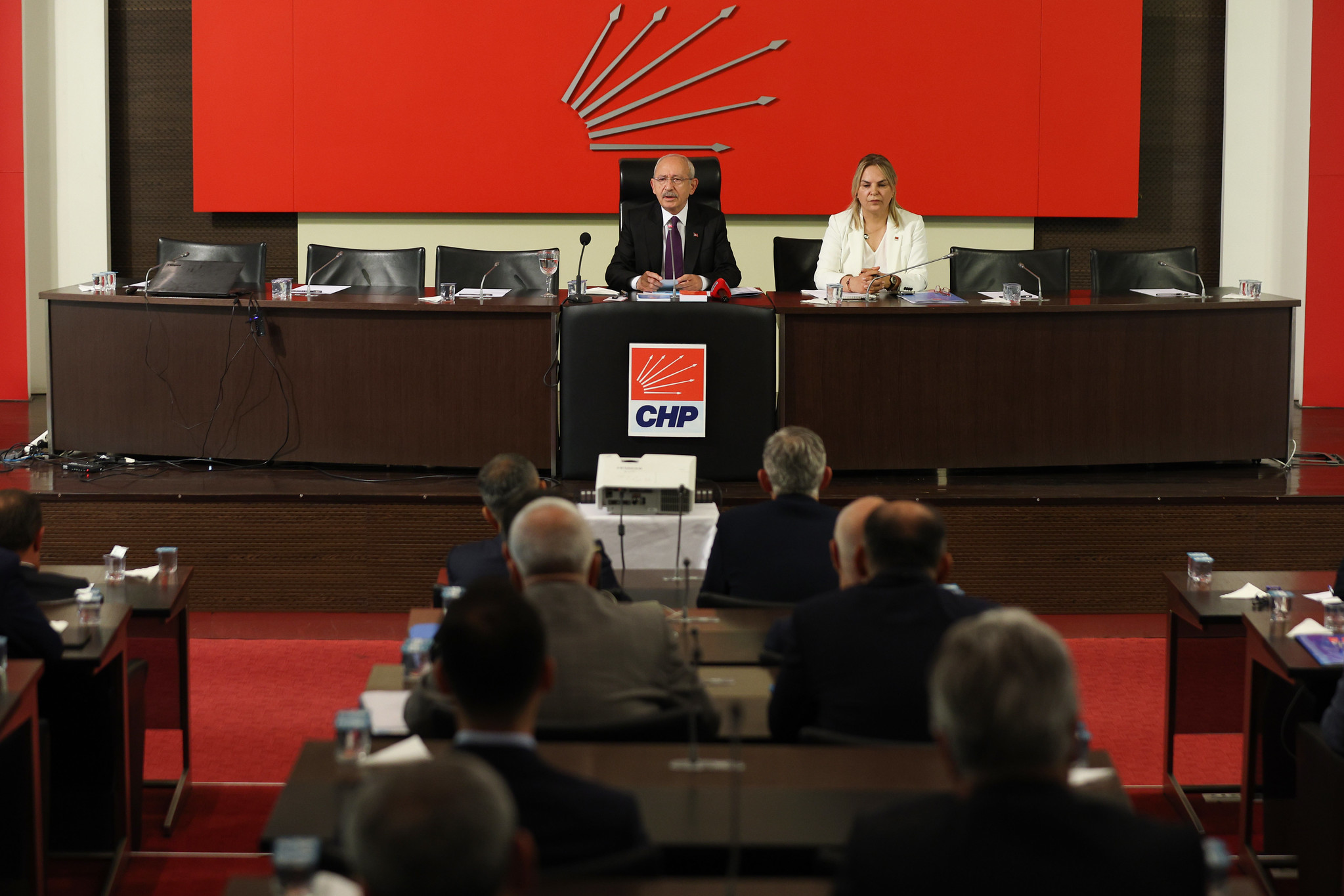 CHP il başkanları toplantısı 10 saat sürdü: ‘Fırçamızı yedik, şikayetlerimizi ilettik’
