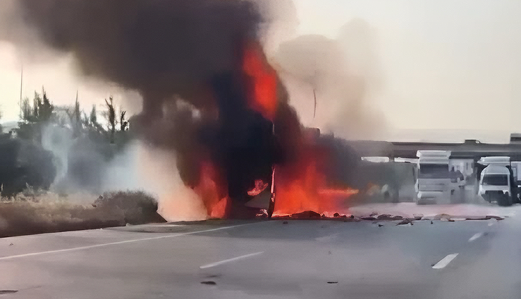 Bursa’da seyir halindeki TIR ve otomobil alev topuna döndü