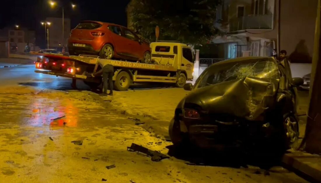 Bursa’da feci kaza! 2 otomobil kafa kafaya çarpıştı