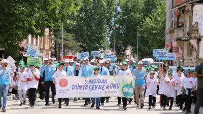 Bursa’da gençler temiz çevre için yürüdü