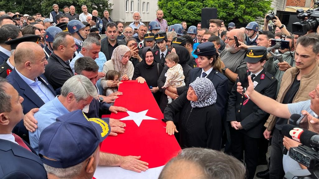 Türkiye şehidine ağlıyor! Acılı annenin sözleri herkesi kahretti