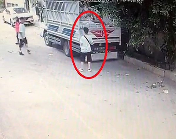 Bursa’da çocukların tehlikeli oyunu pahalıya patladı!