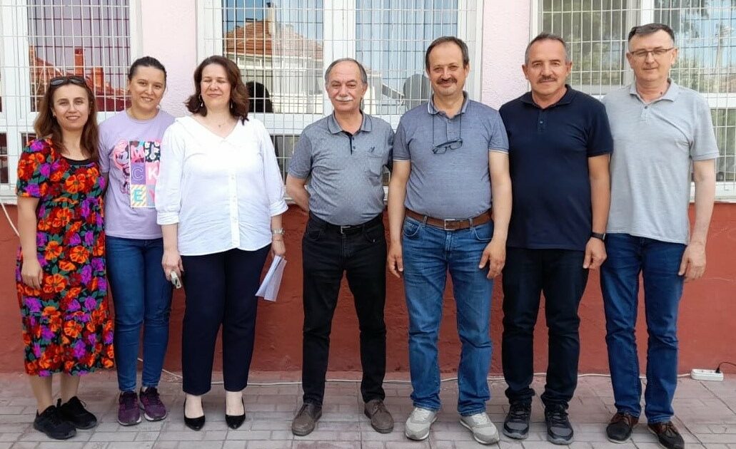 Bursa’da öğrenciler mezun öğretmenler emekli oldu