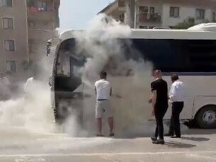 Bursa’da işçi taşıyan servis yanmaktan son anda kurtuldu