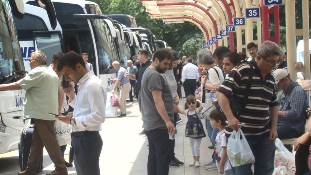 Bursa’da bayram telaşı: Otobüs terminali dolup taştı