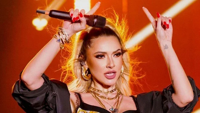 Şarkıcı Hadise’den 3 sunucuya tazminat davası