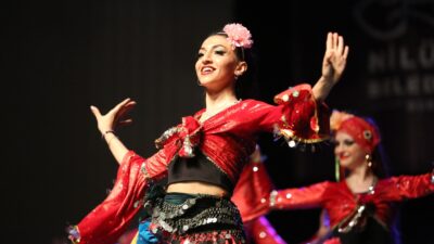 Nilüfer Halk Dansları Topluluğu “Nirengi” ile büyüledi