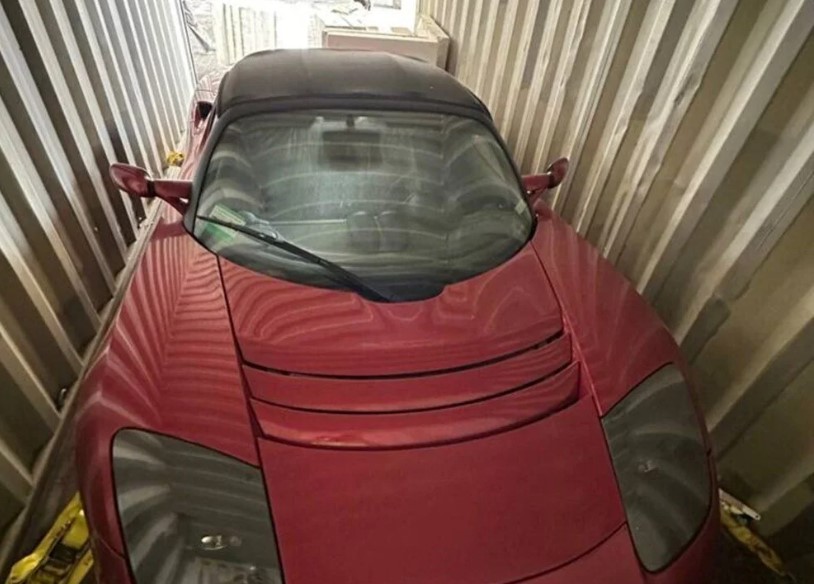 Çin’de terk edilen Tesla Roadster’lara 2 milyon dolarlık teklif