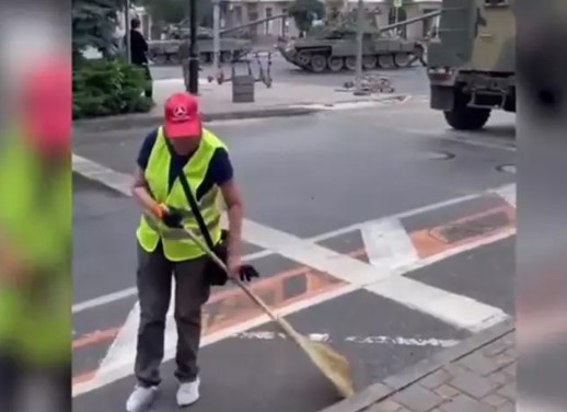 Rusya yangın yerine döndü o temizliğe devam etti!