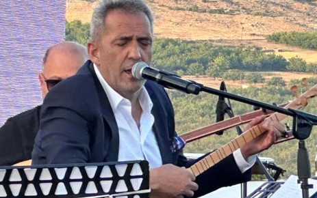 Yavuz Bingöl konserine 8 kişi gelince sahneden indi!