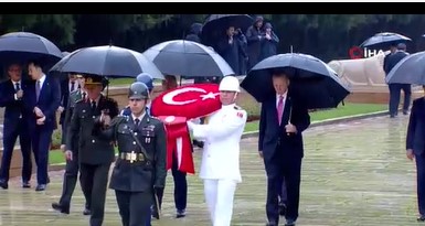 Cumhurbaşkanı Erdoğan Anıtkabir’i ziyaret etti