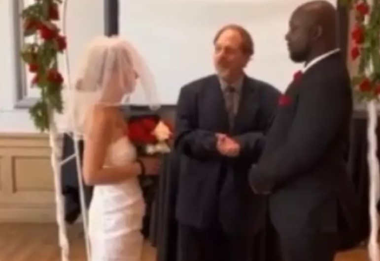 Damat düğünde karısının ihanetini ifşa etti!