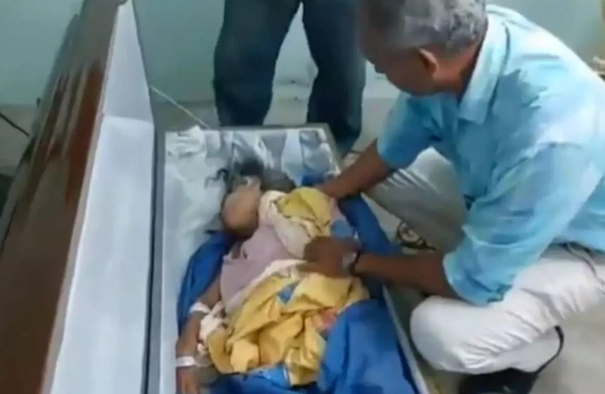 Cenazede dirilen yaşlı kadın ikinci kez hayatını kaybetti