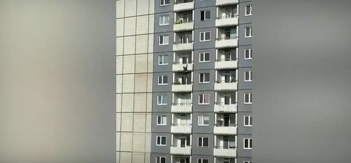 Sevgilisinin kocasından kaçtı! 12. kattan sarktı