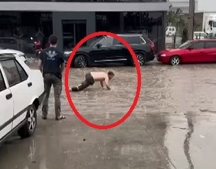 Bursa’yı sağanak vurdu! Kimi balık tuttu, kimi yüzmeye çalıştı…